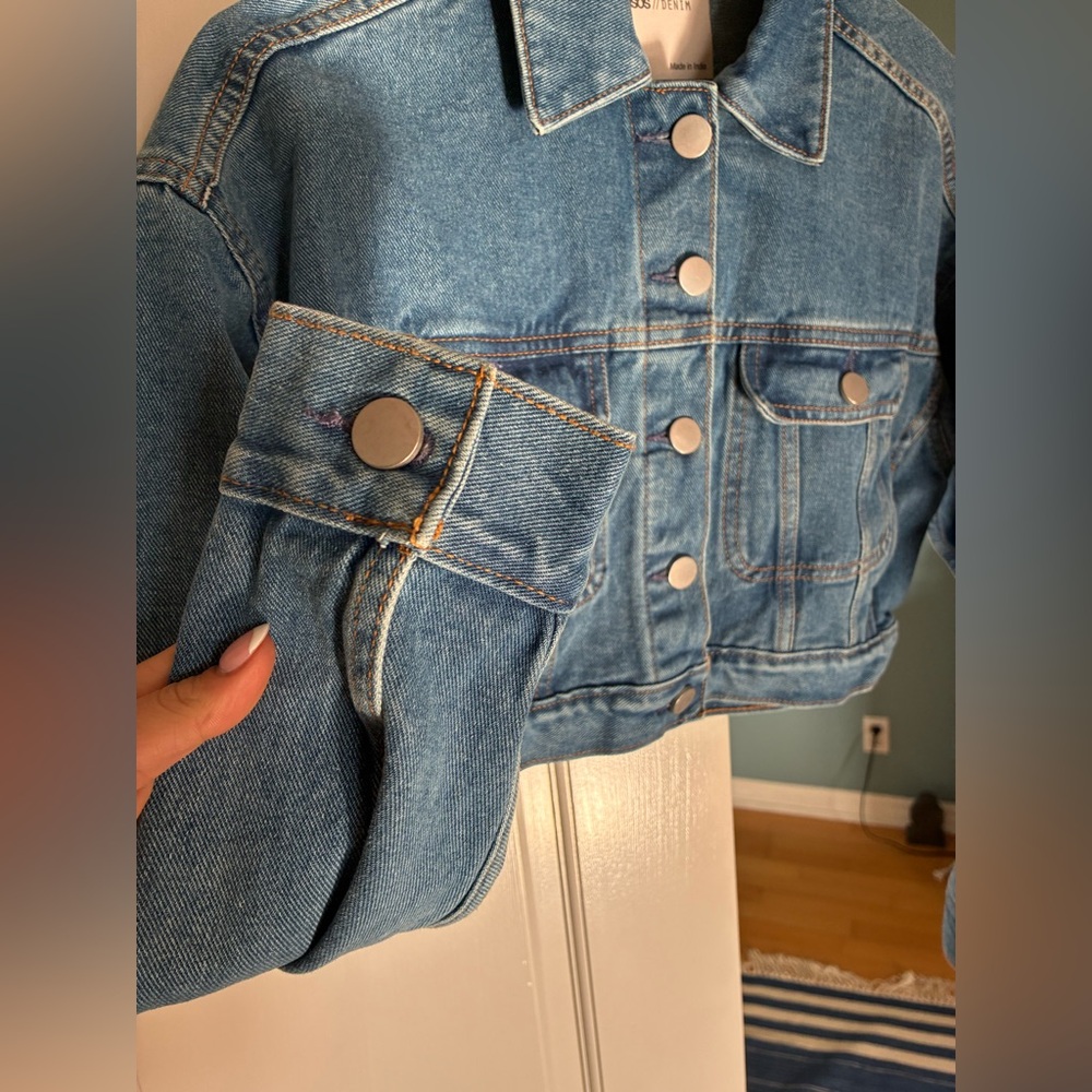 NWOT ASOS Denim Cropped Blue Jean Jacket with Silver Hardware - Picture 9 of 10